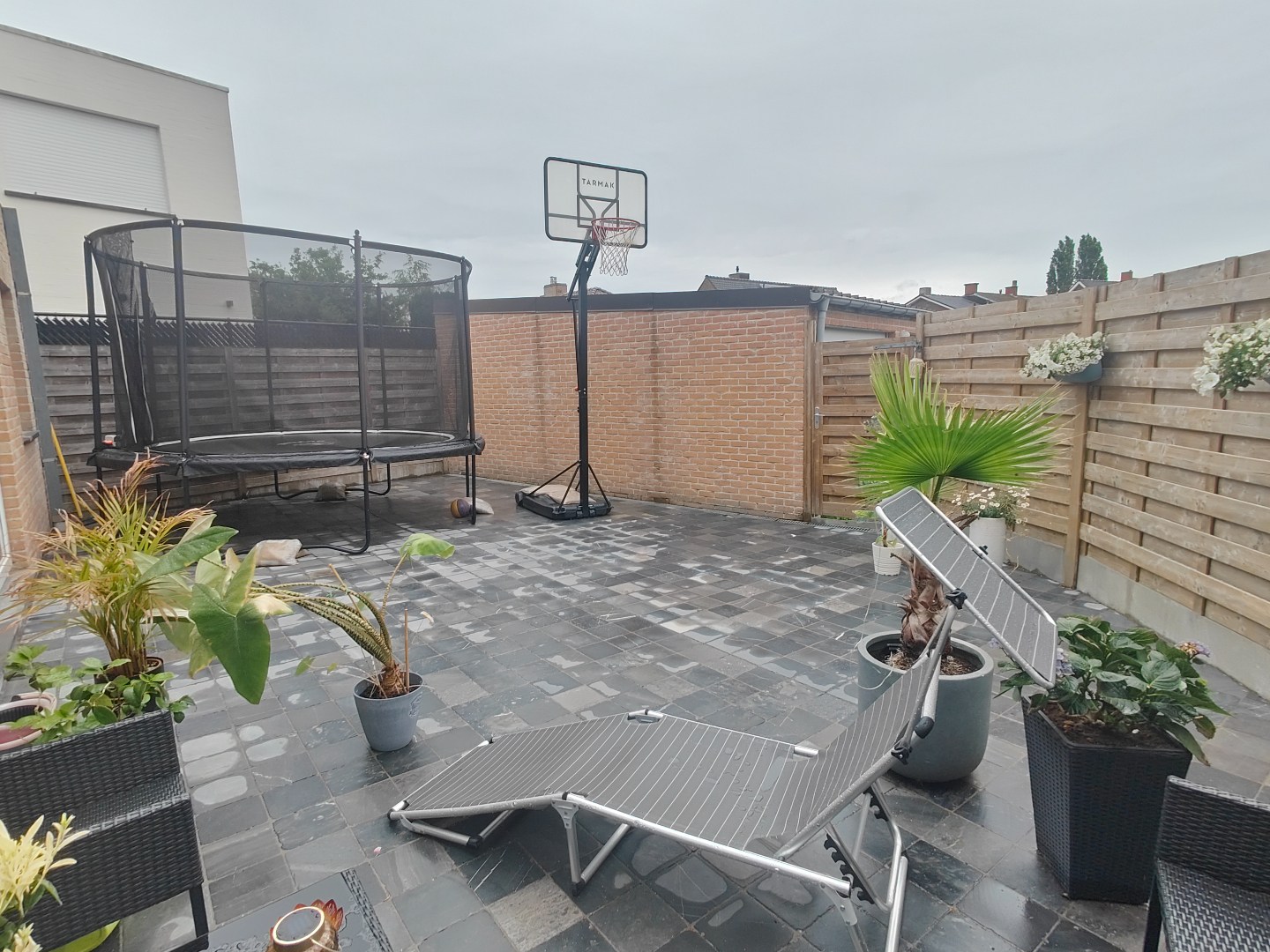 Verzorgd appartement met 2 slaapkamers en garage 