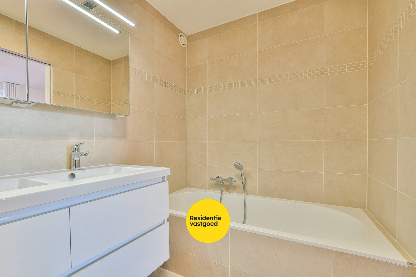 Instapklaar 2-slaapkamerappartement nabij duinen en strand in Vosseslag (De Haan) 