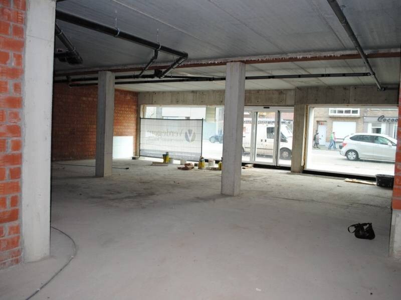 Handelspand - 210m² -  in centrum Waarschoot 