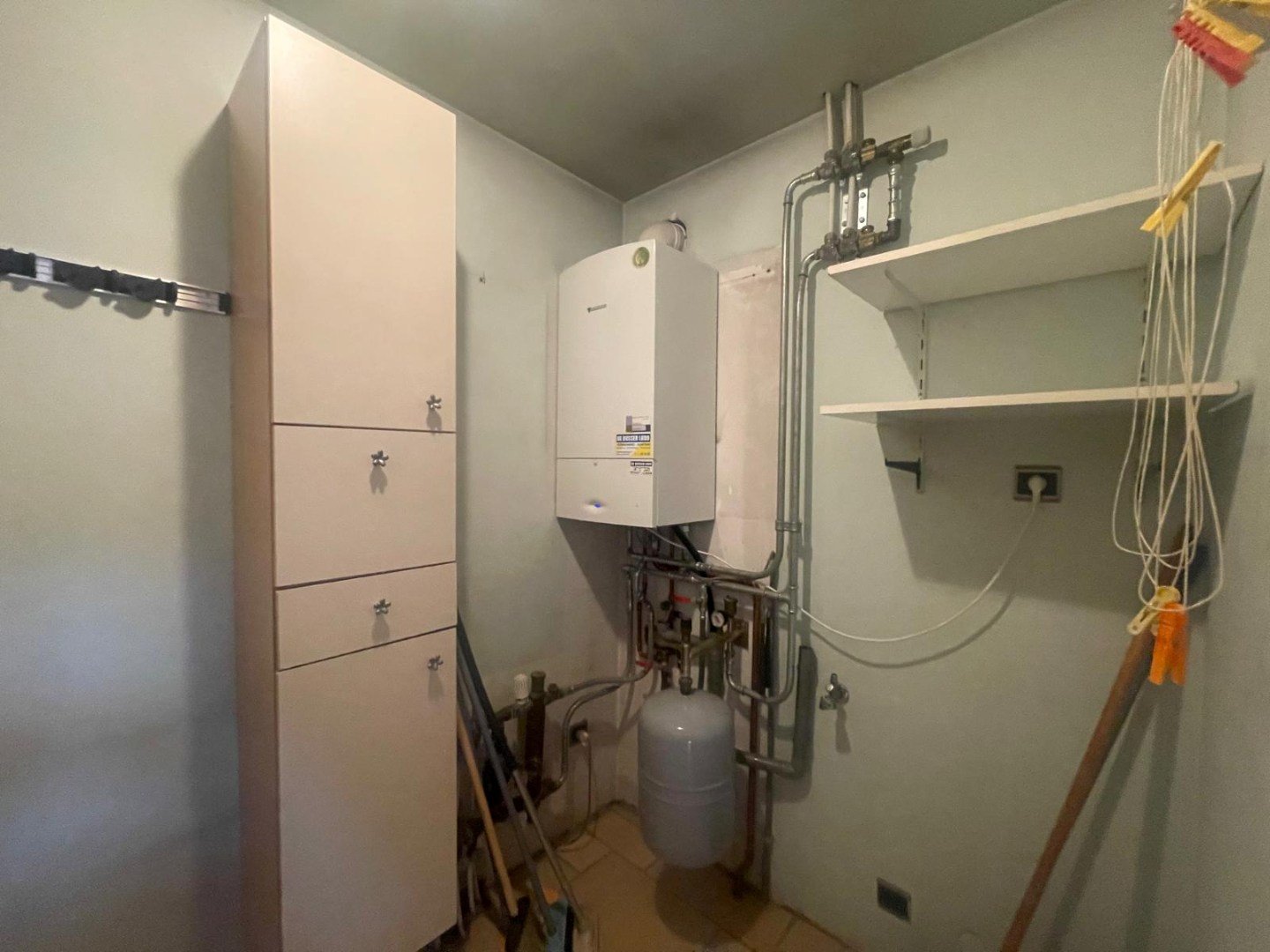 Gezellig woning met 3 slaapkamers en tuin met tuinberging gelegen te Geel! 