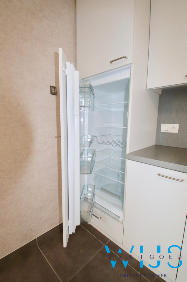 Recent GELIJKVLOERS appartement met 2 slaapkamers te Oosteeklo ! 