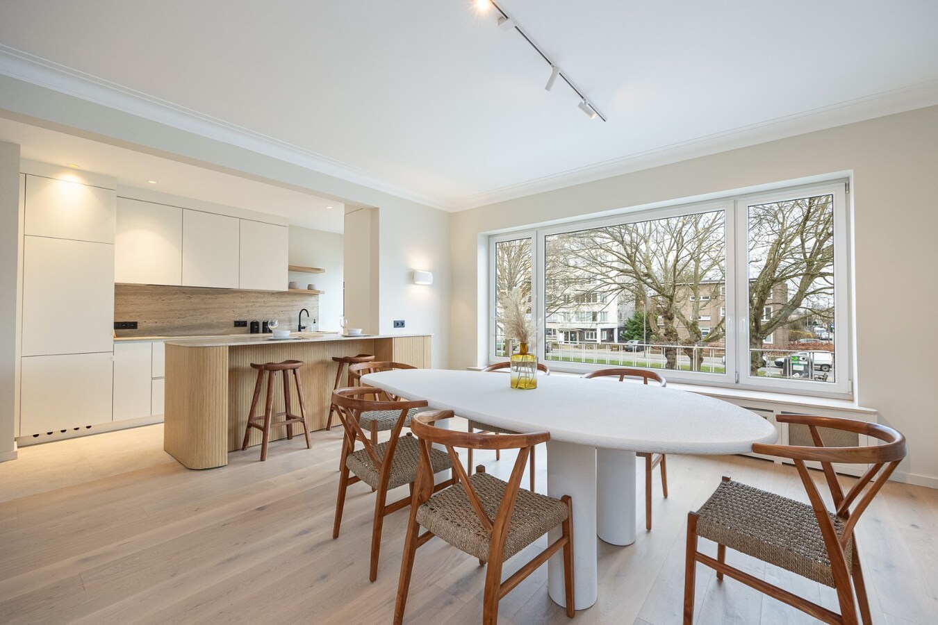 Kwaliteitsvol gerenoveerd appartement met 2 slpk en terras te Wilrijk! 