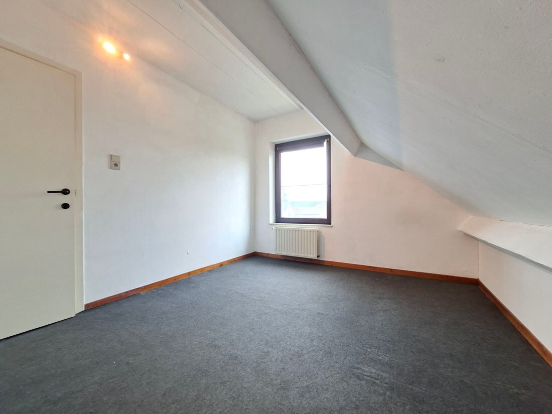Ruim 3 slaapkamer duplex appartement te Lanaken 