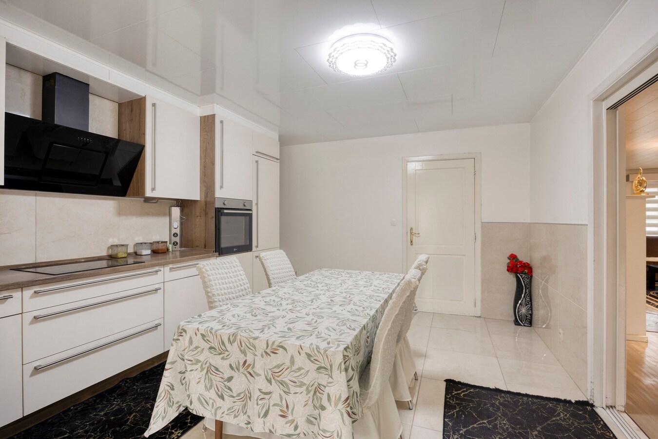 Residentieel gelegen woning met 4 slaapkamers.  Buurt 'De Hulst'. 