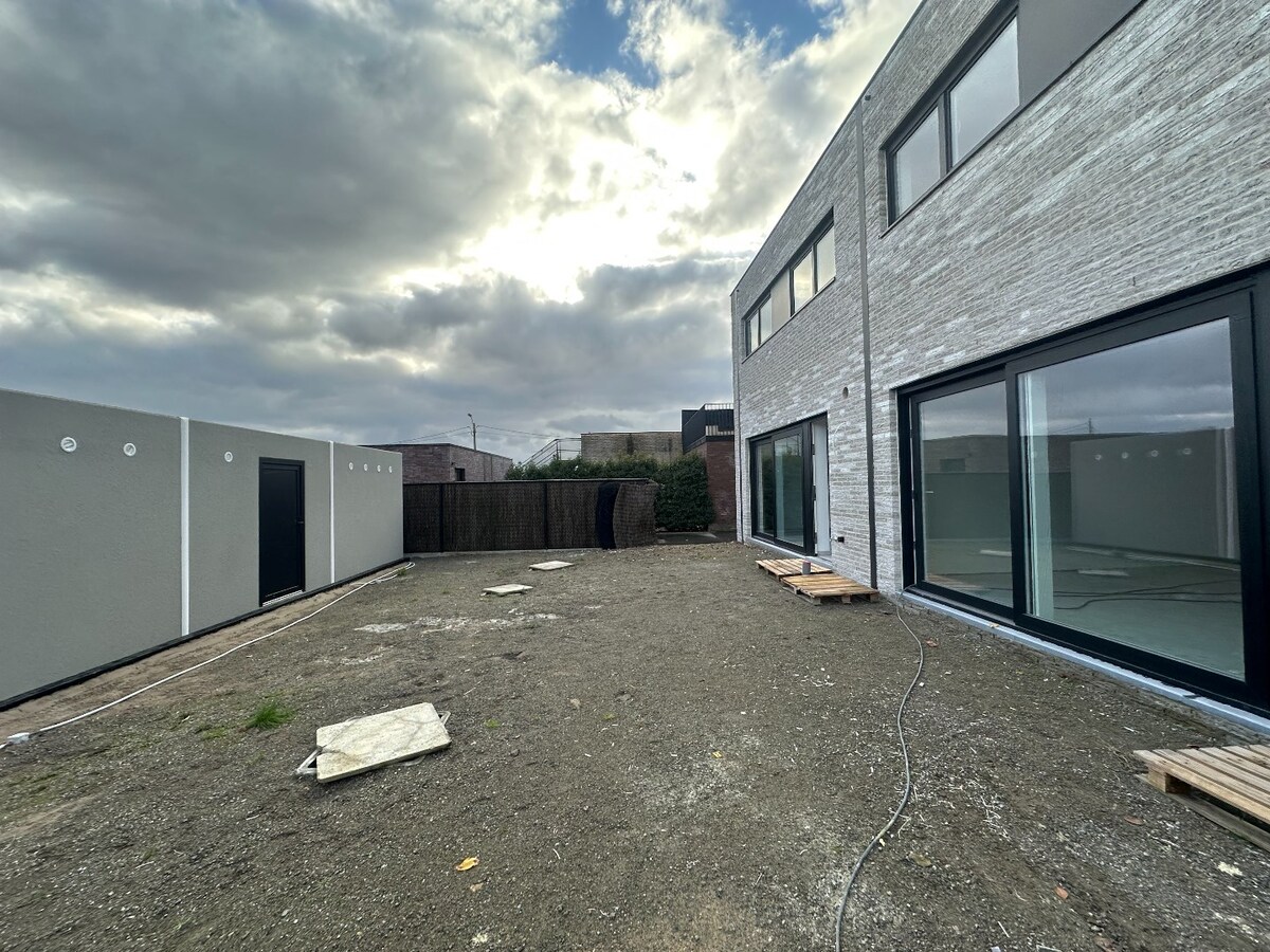 Ruime nieuwbouwwoning op goede ligging te Langemark-Poelkapelle 