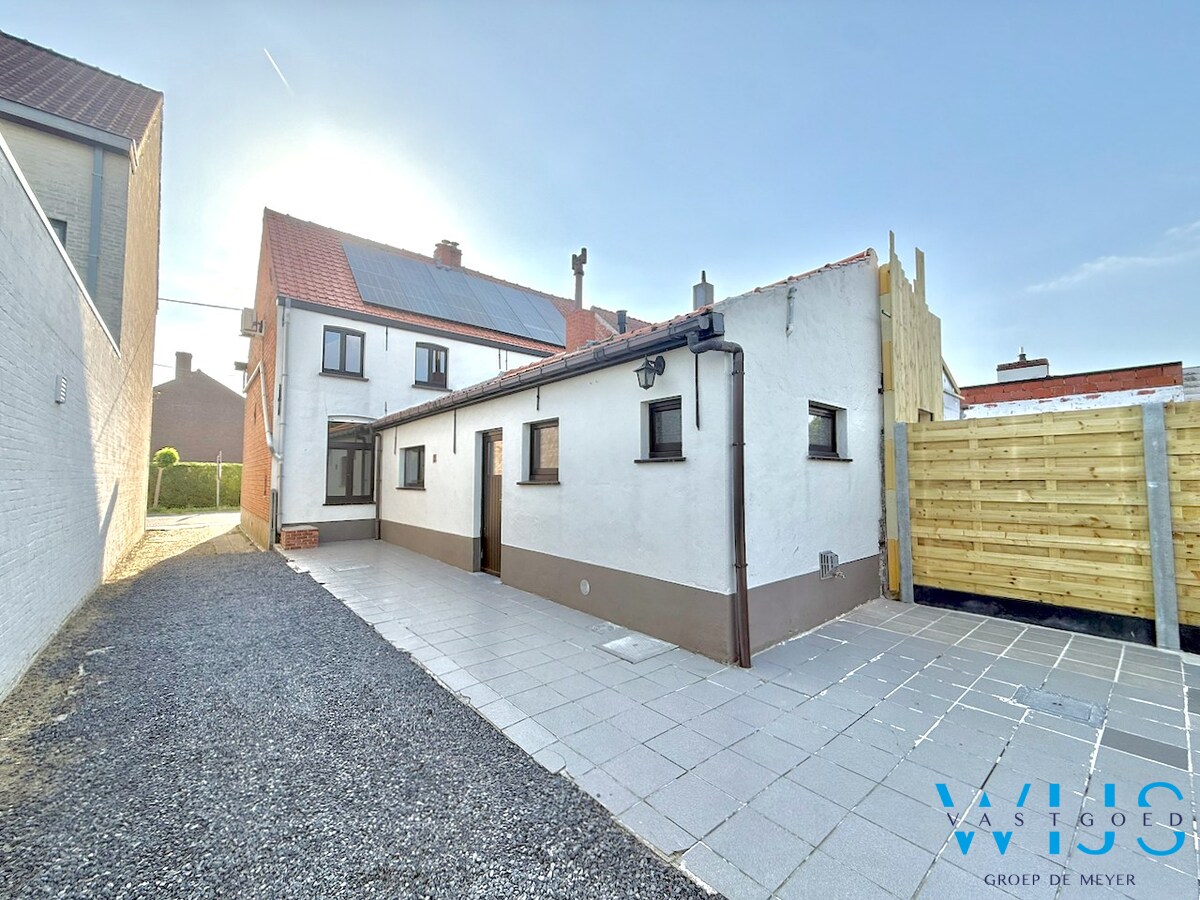 Woonhuis met 2 slaapkamers te Bassevelde ! 