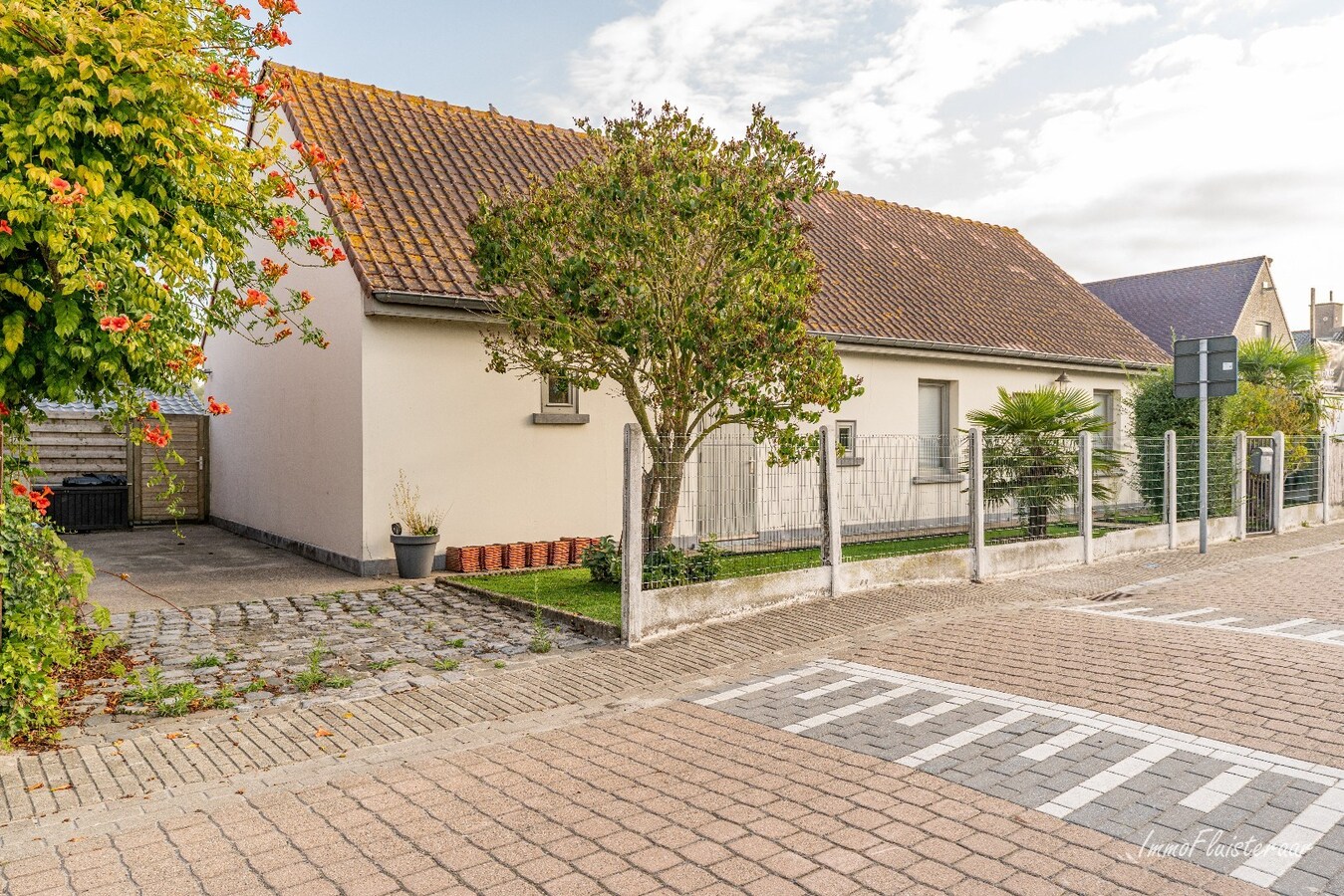 Charmante woning met stallen, buitenpiste en weide  op ca. 2 ha te OUDENBURG 