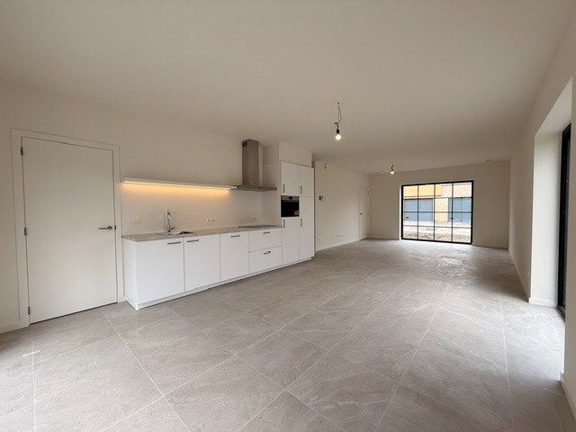 Halfopen nieuwbouwwoning met 4 slaapkamers gelegen te Opitter. 