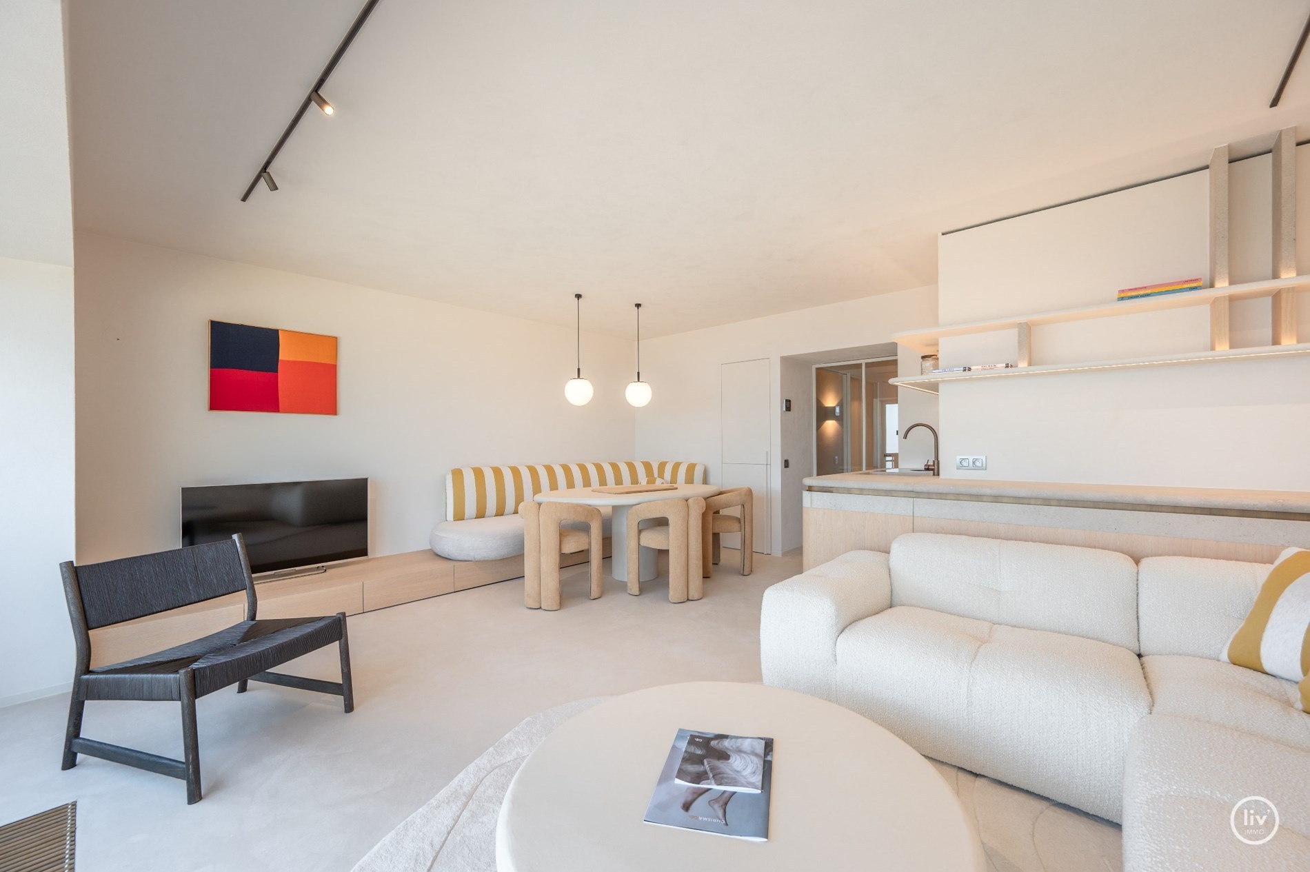 Appartement exceptionnellement rénové avec une largeur de façade impressionnante sur la digue - Knokke 