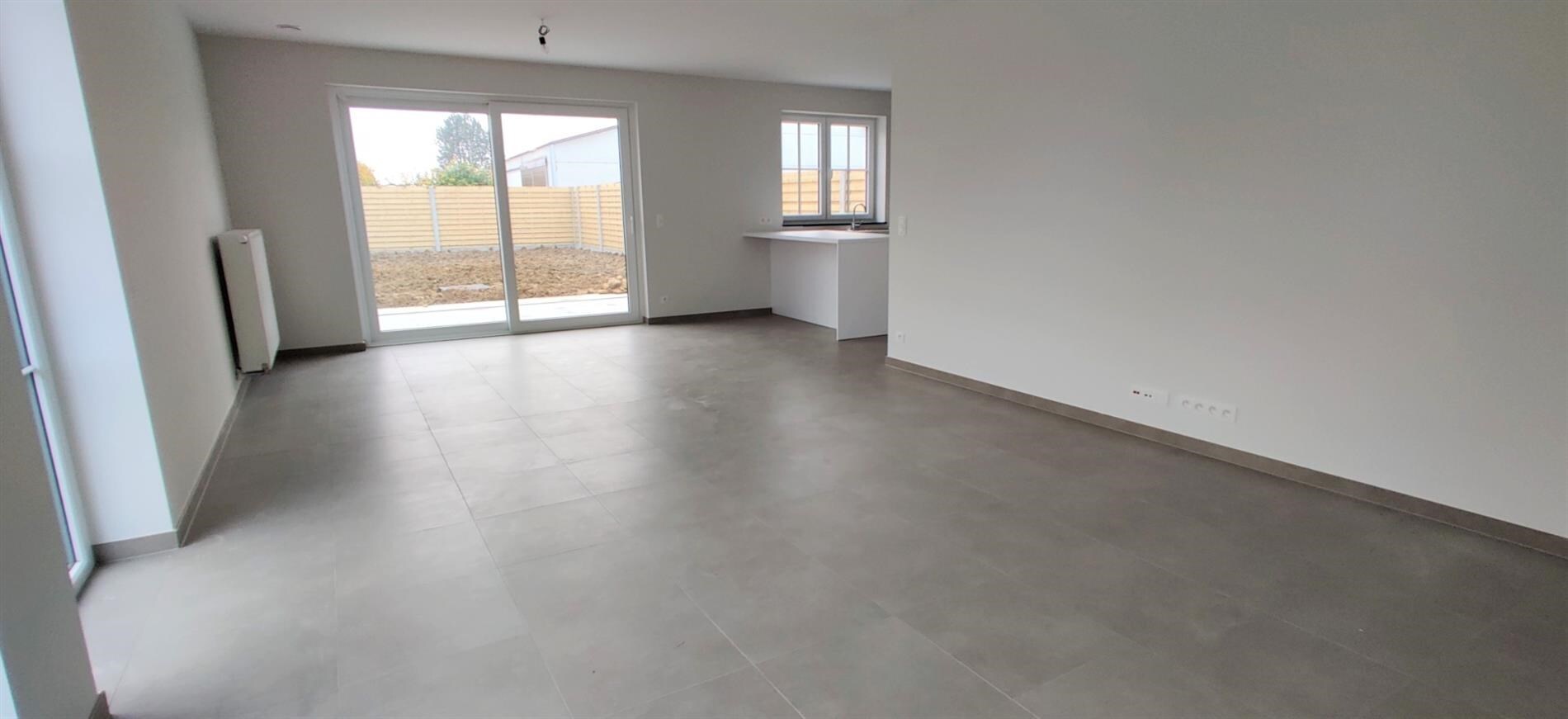 Nieuwbouwwoning met 4 slaapkamers en tuin 