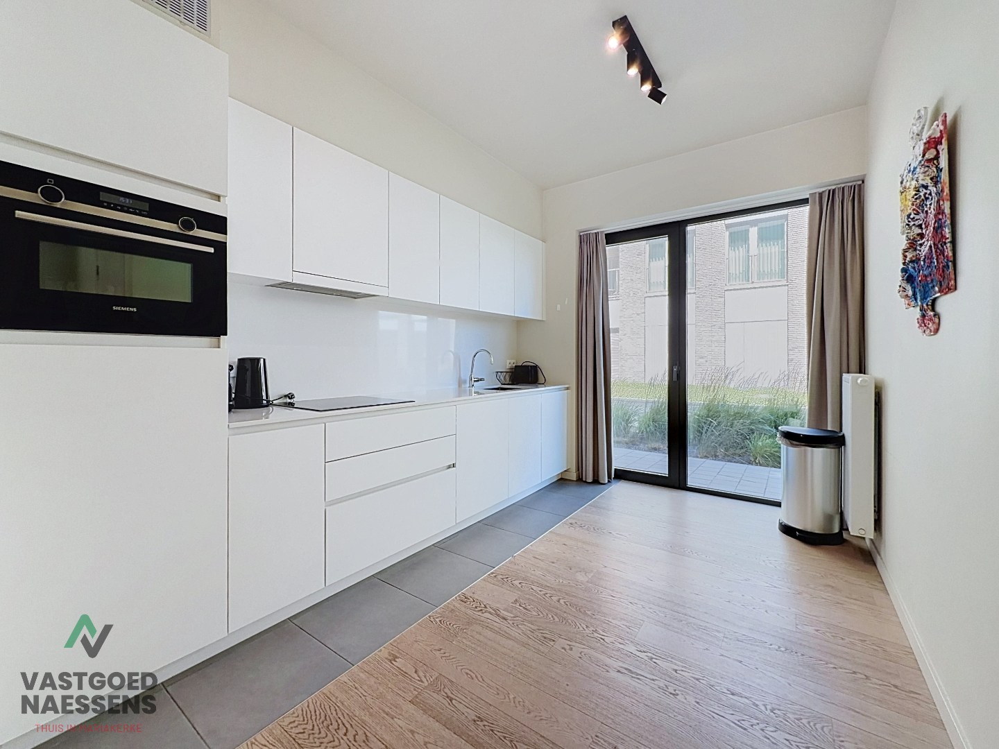 SCHITTEREND DUPLEX-APPARTEMENT – 3 SLPK – 2 BADKAMERS – ZONNIG TERRAS 