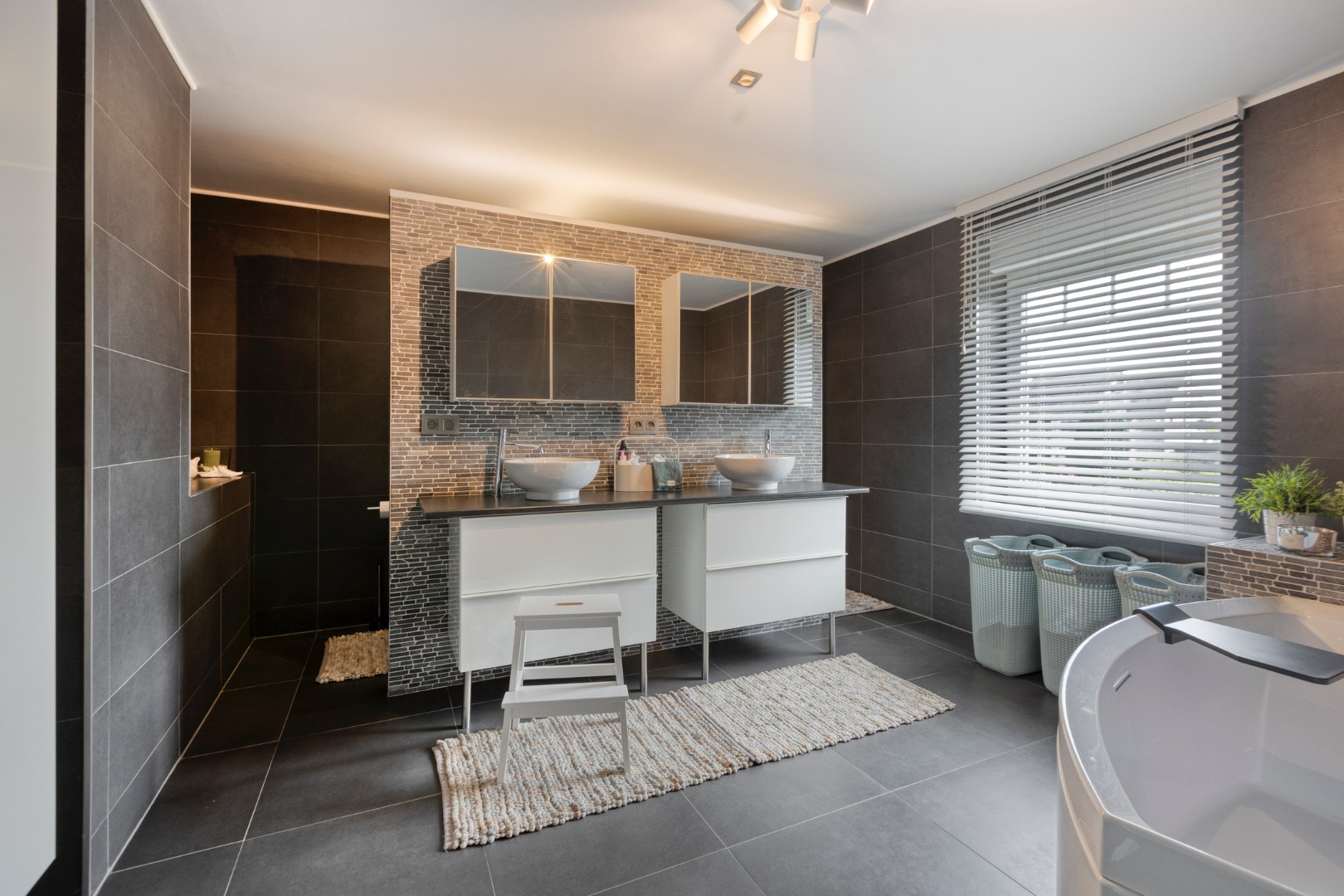 Exclusieve en energiezuinige villa met 5 slpk. in Geel 
