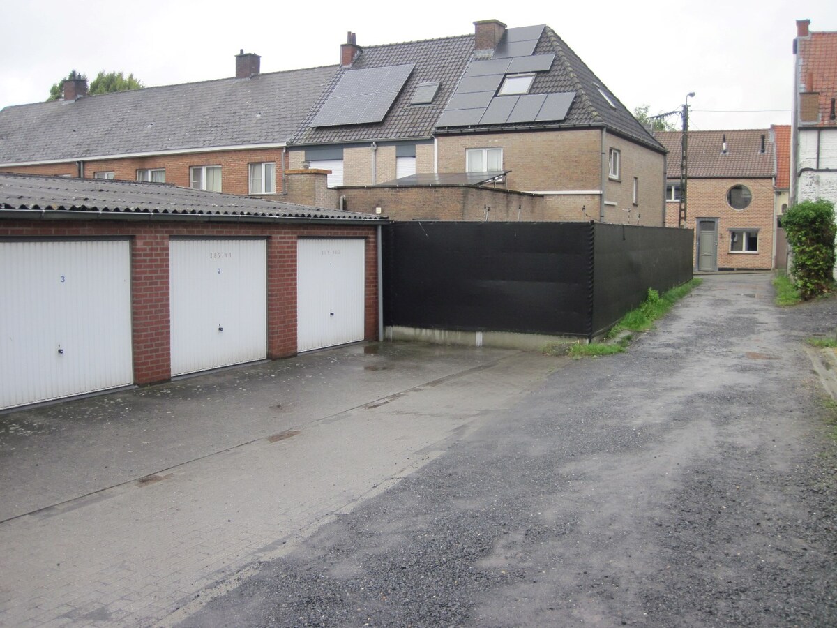 Garage in de onmiddellijke nabijheid van de Markt. 