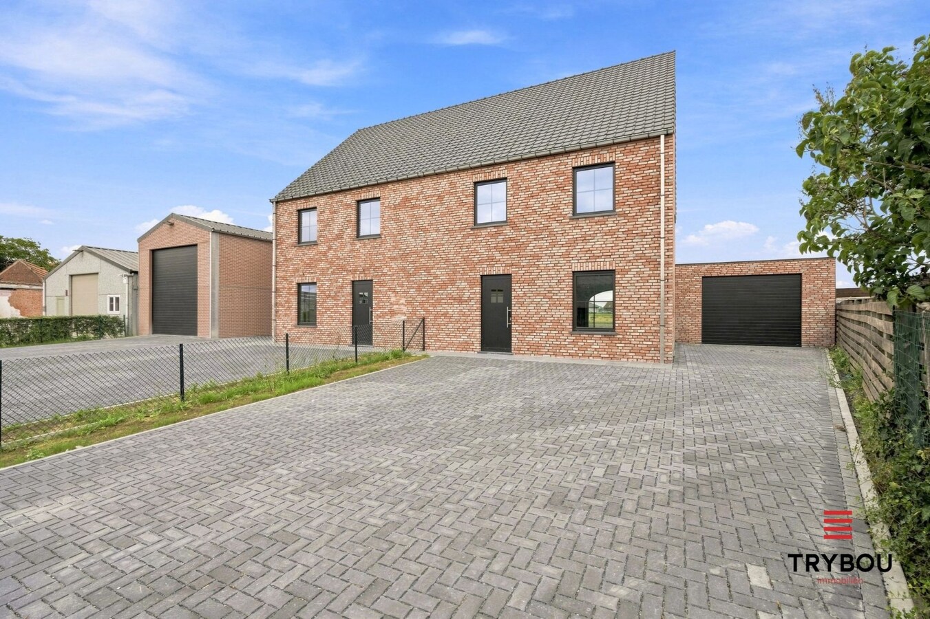 Ruime casco halfopen nieuwbouw met ruime garage in Merkem! 