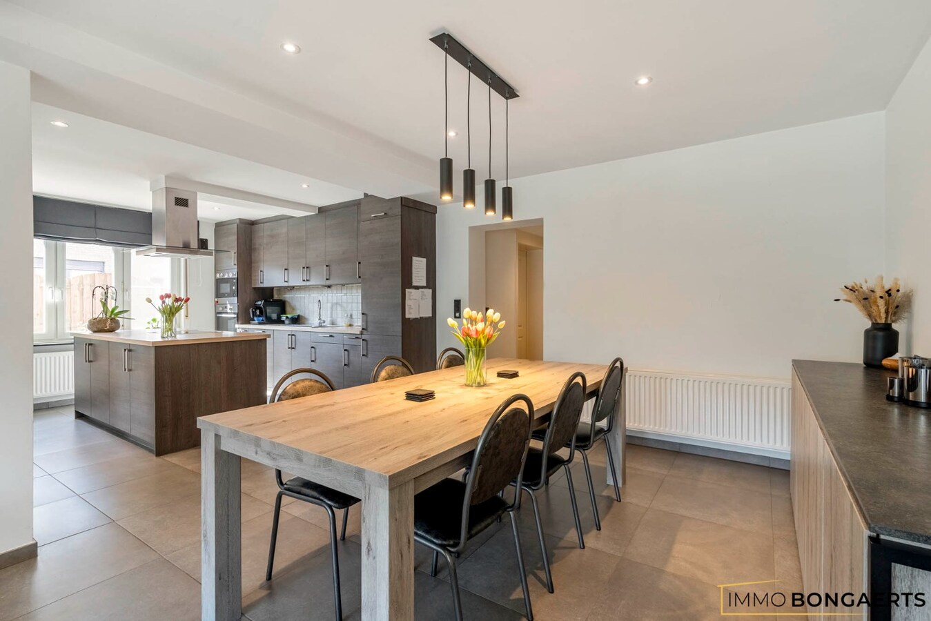 Gerenoveerde woning met vier slaapkamers 
