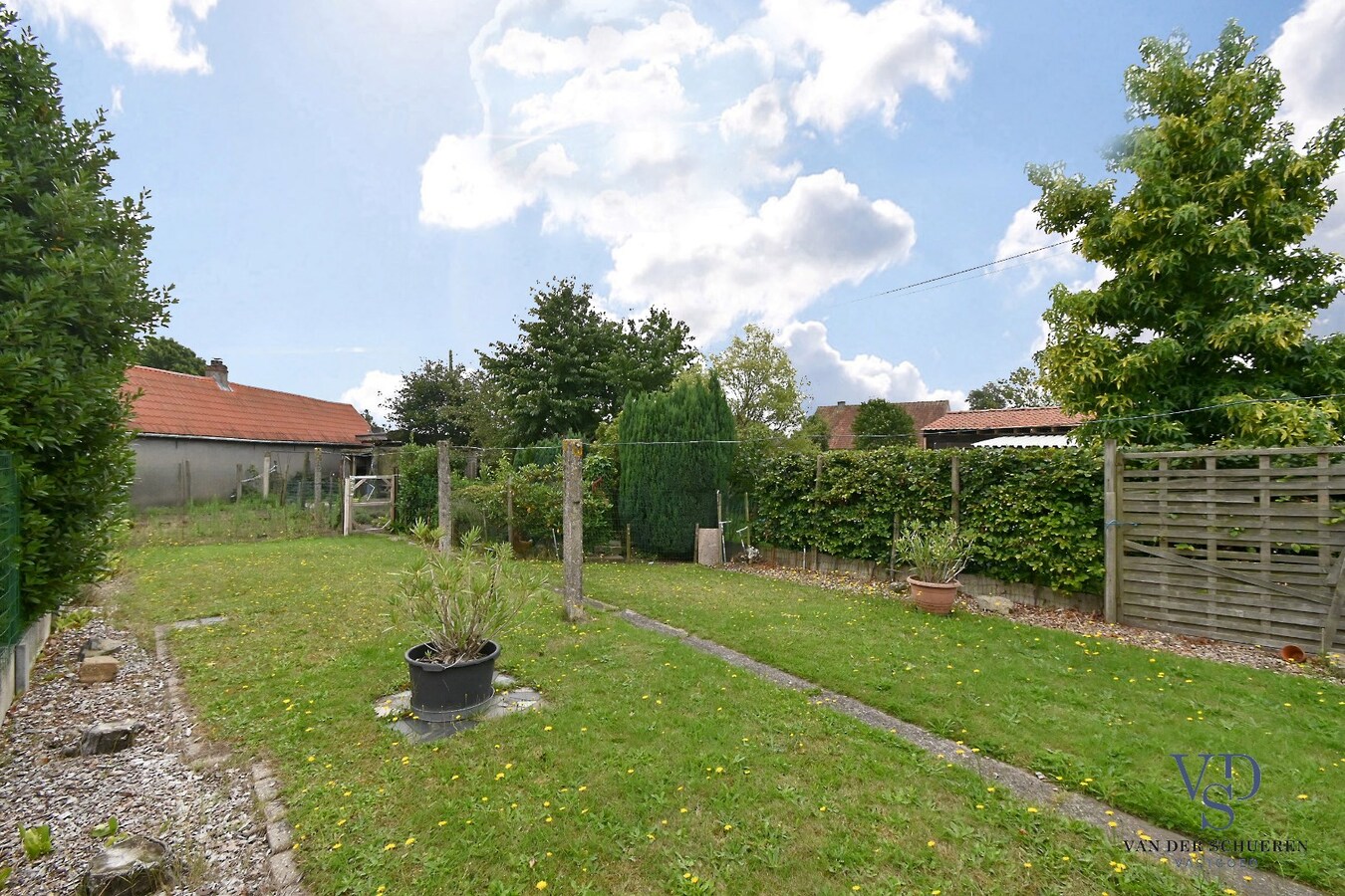 Degelijke Half Open Bebouwing. 