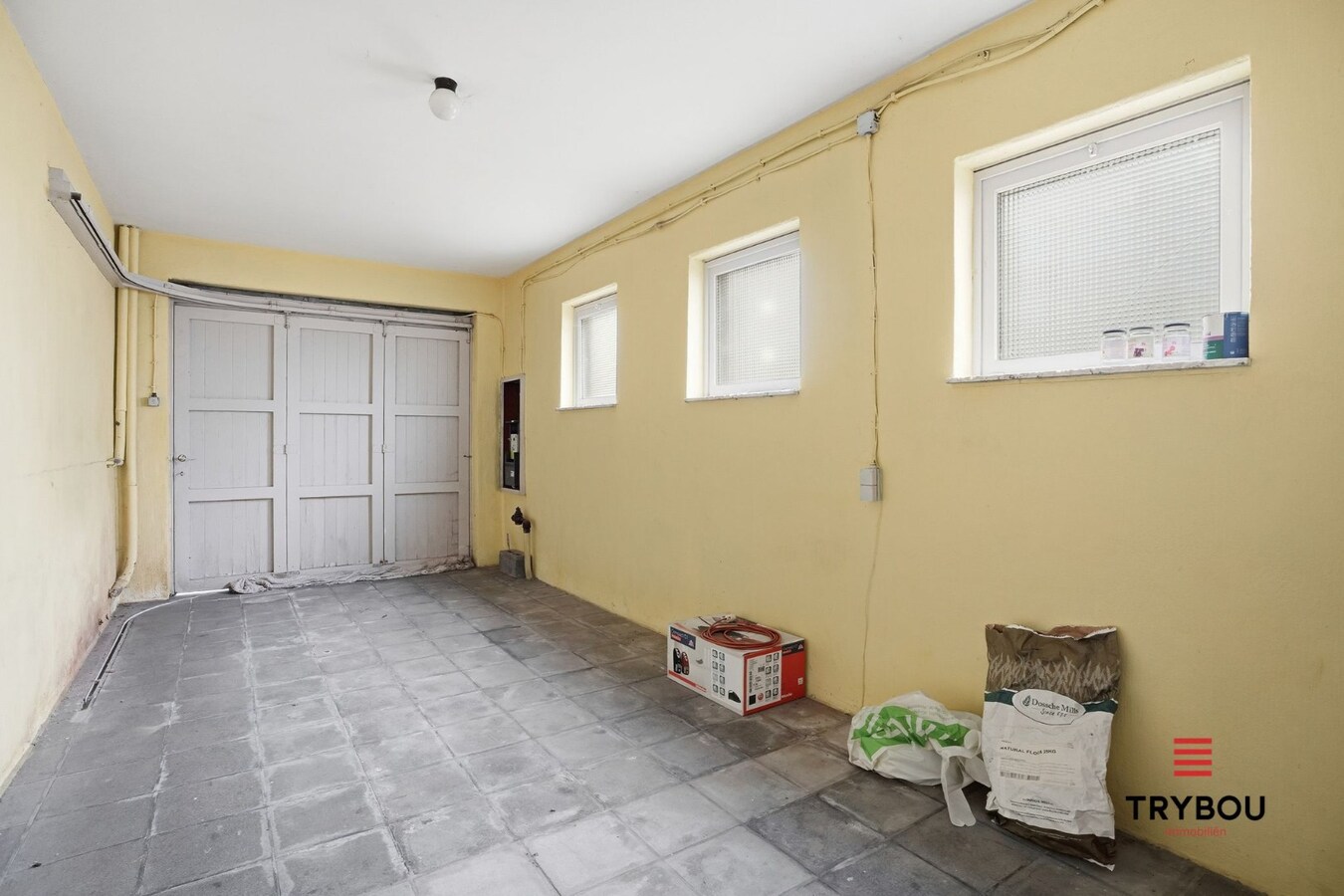 Woning met ruimte en veel mogelijkheden te koop in Zarren! 