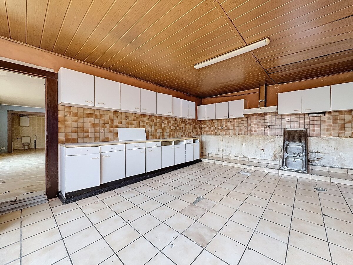 Te renoveren/te slopen handelshuis op 11 are te Sint-Antelinks 