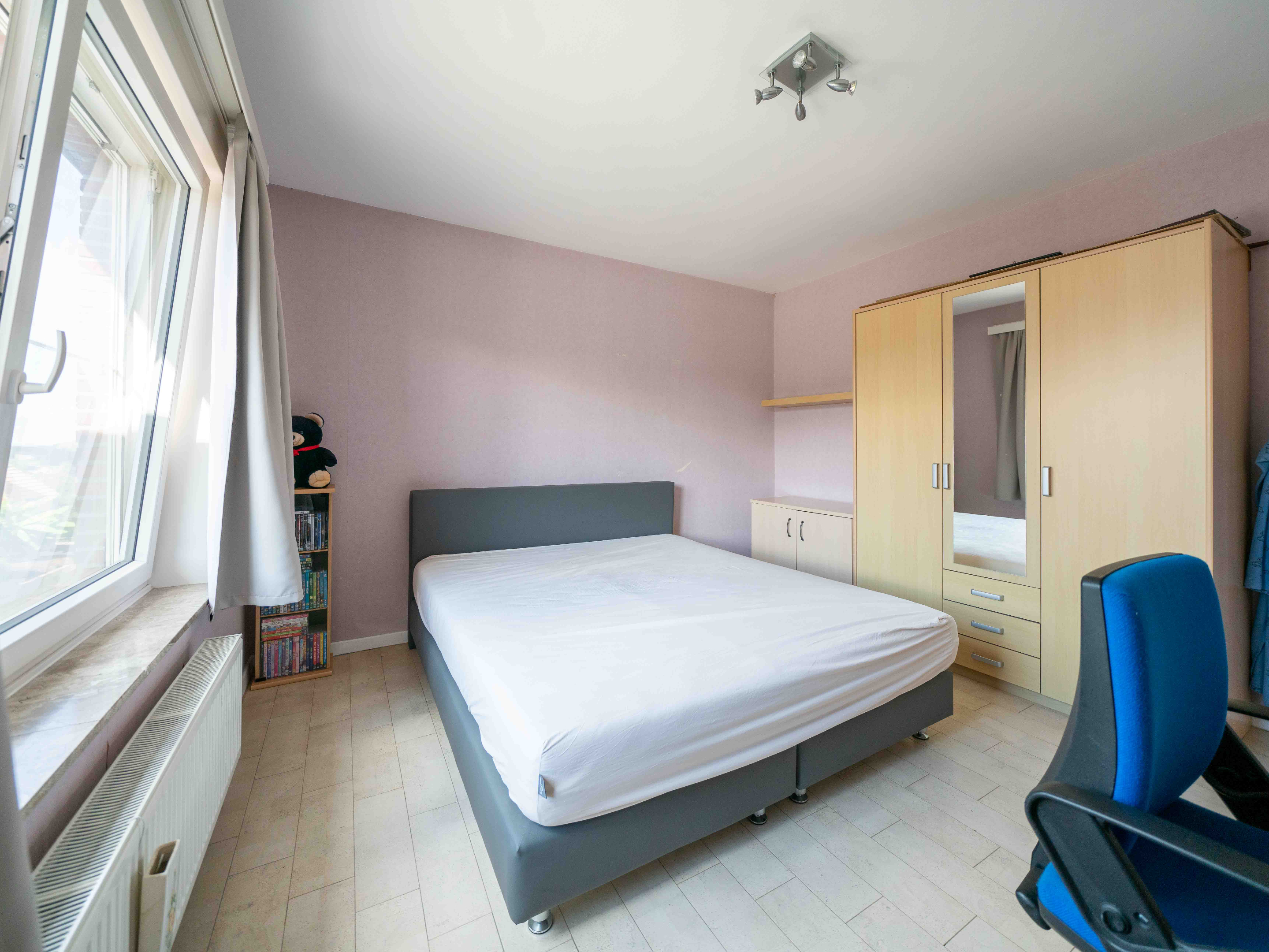 Zeer ruime gezinswoning met 4 slaapkamers en bureel 