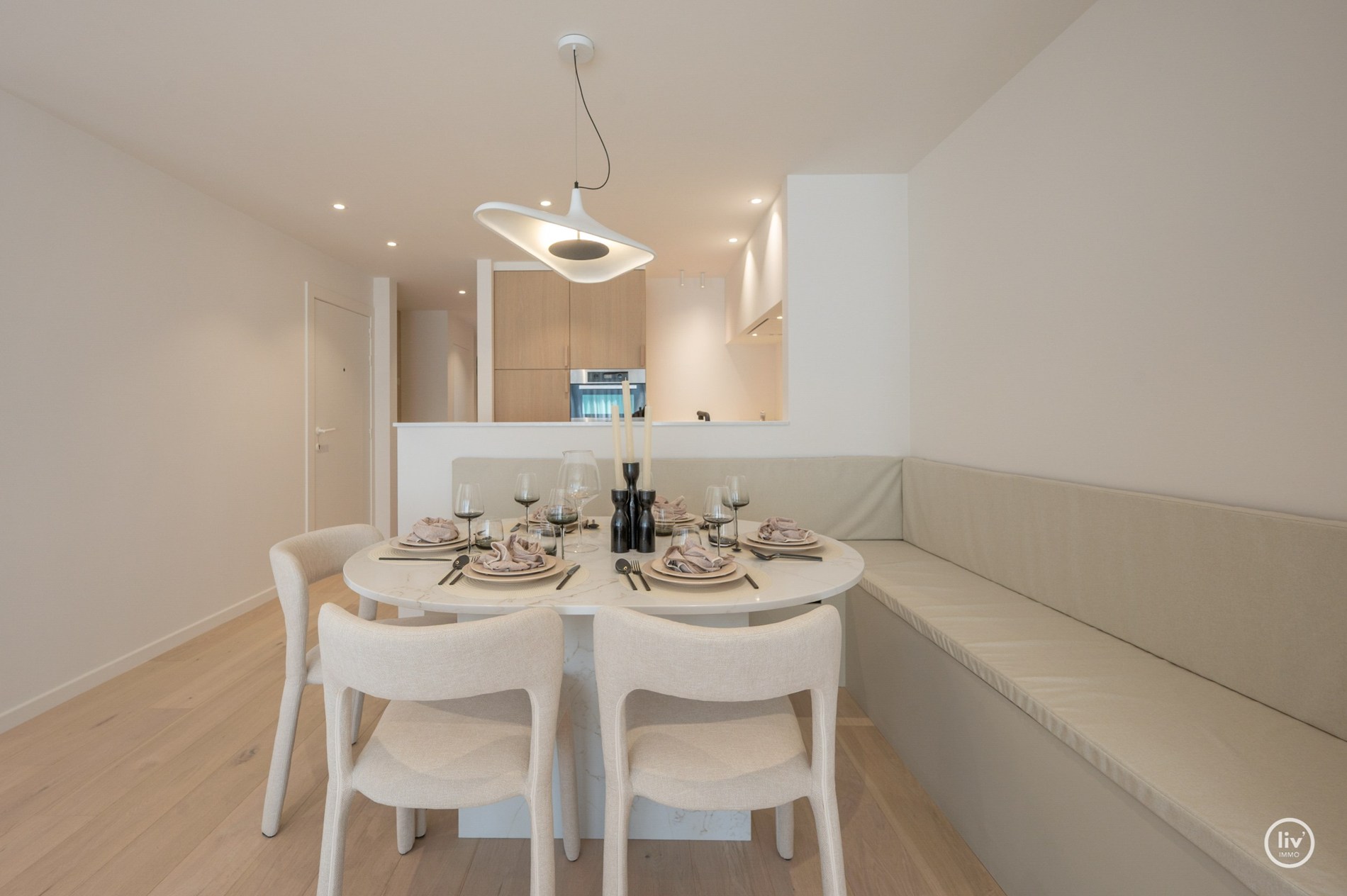 Volledig gerenoveerd en stijlvol appartement in het hart van Knokke in de  Lippenslaan. 