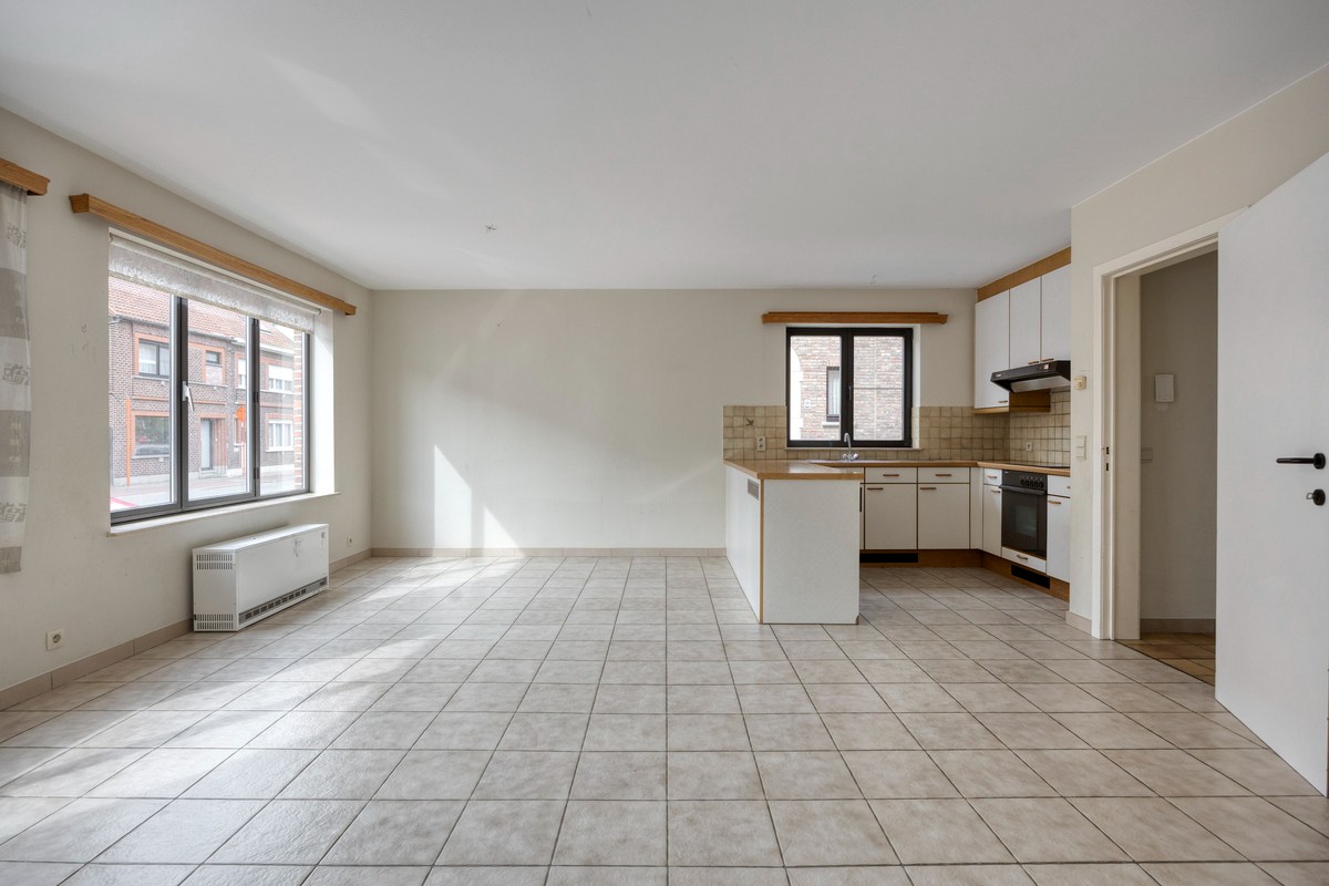 Opbrengsteigendom met 3 appartementen en 7 garages 