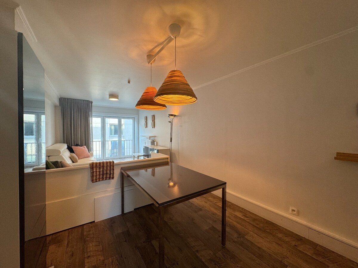 Ingerichte studio aan de Zeedijk te Heist 