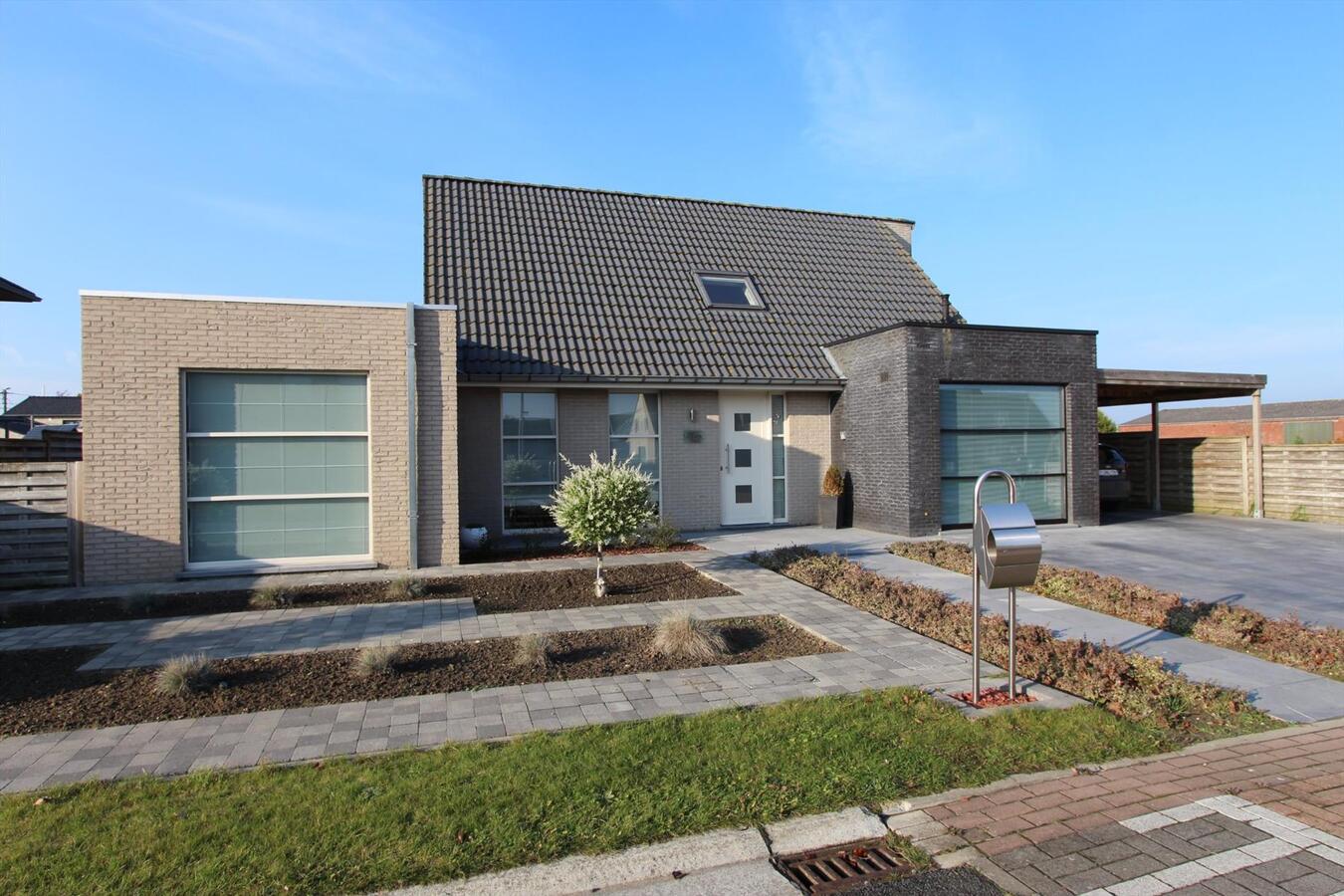 Alleenstaande woning met 5 slaapkamers te Koekelare 