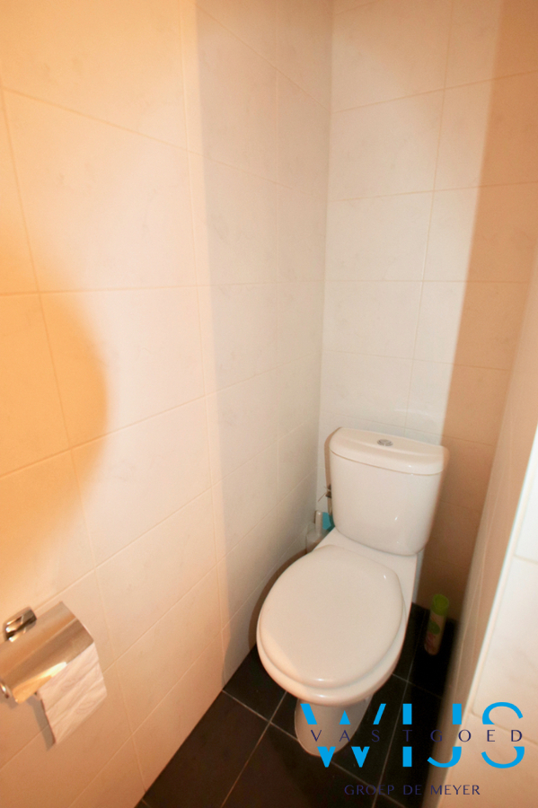 Ruim 3 slaapkamer appartement met garage te ERTVELDE ! 