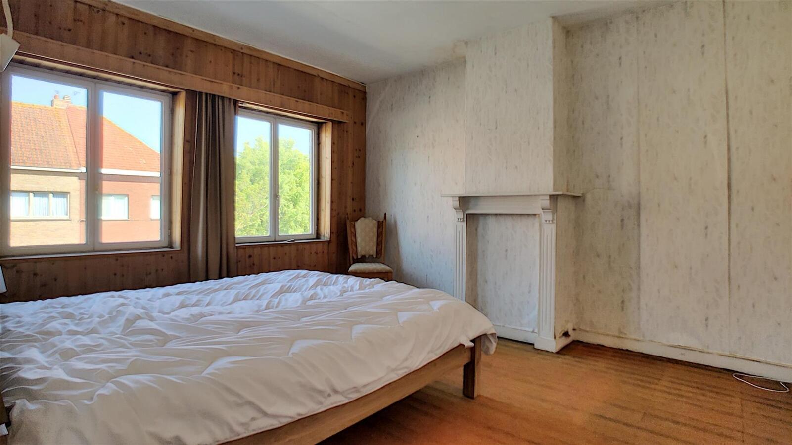 Te renoveren woning met dubbele garage en oprit- Zeebrugge 