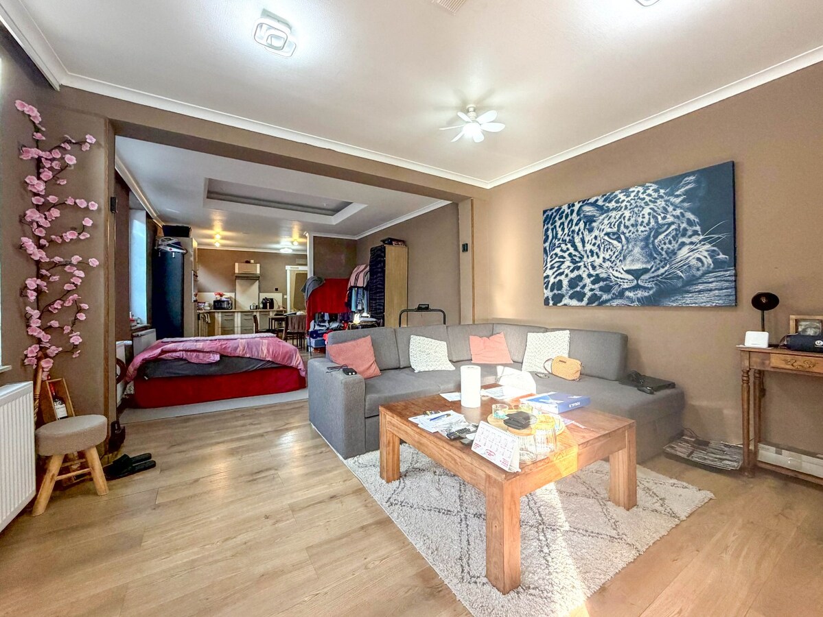 UNIEK en ruime KARAKTERVOLLE  woning met handelspand nabij de Grote Markt ! 