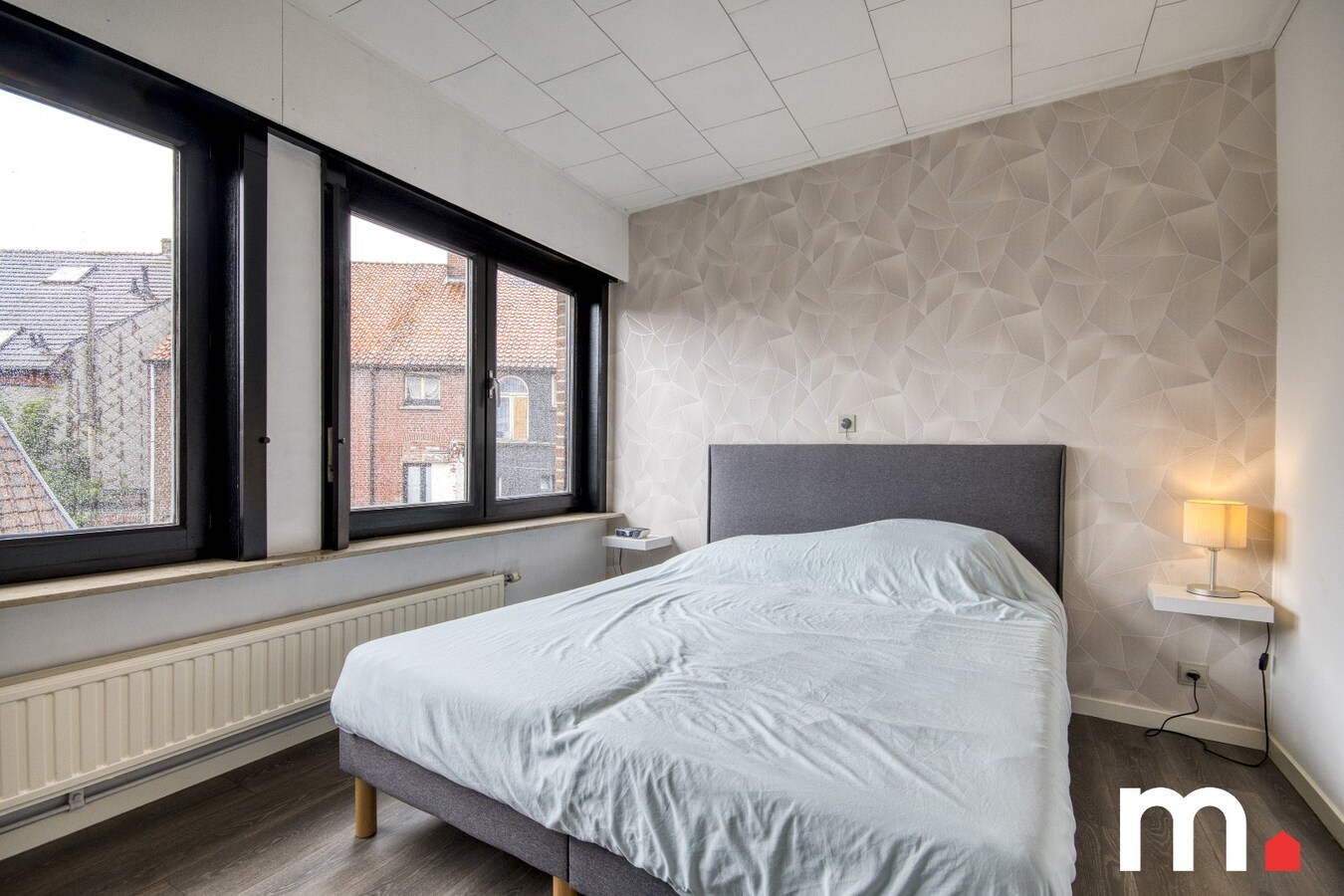 Instapklare woning te Izegem met 3 slaapkamers en moderne voorzieningen en 2 garages! 