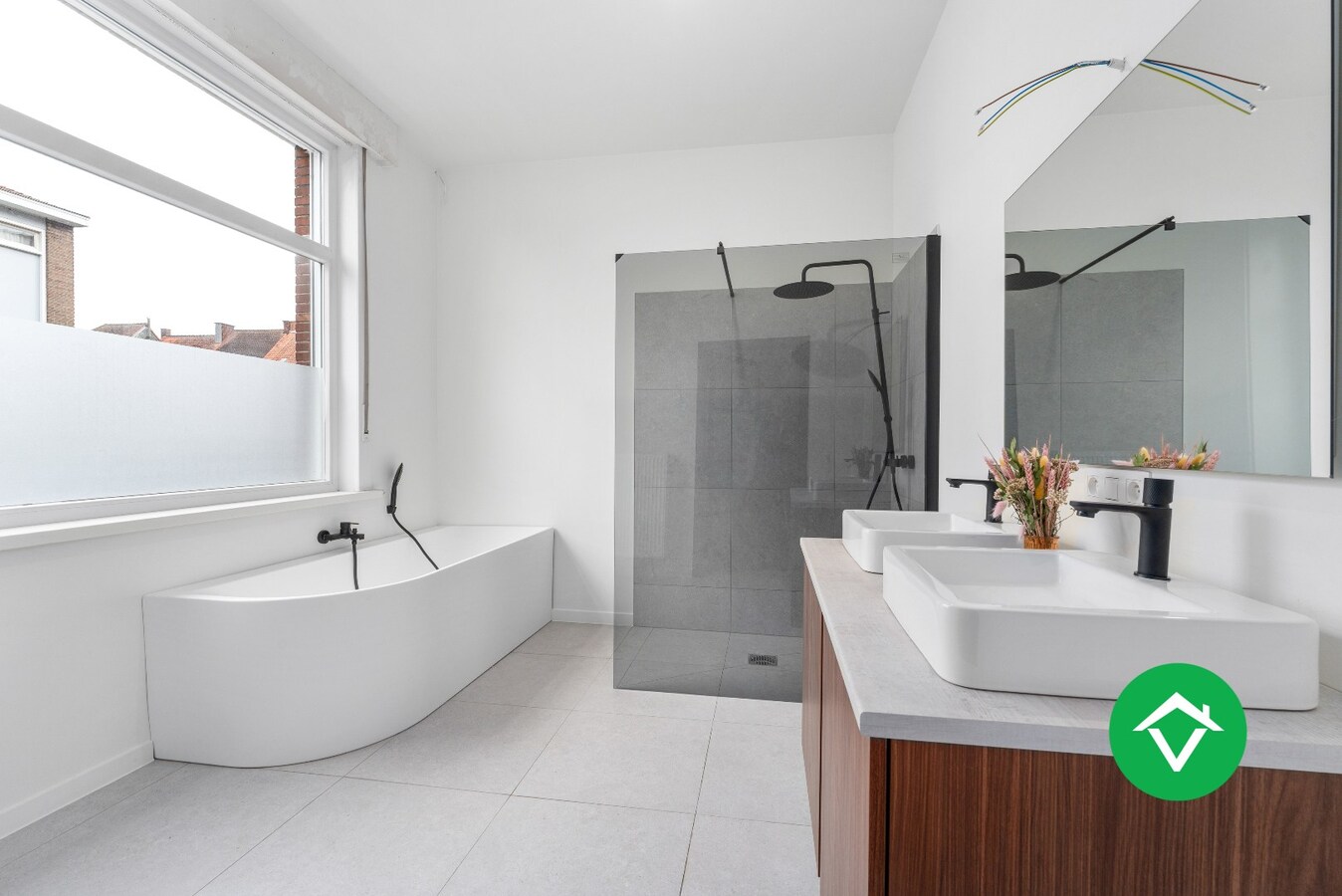 Rijwoning met 4 slaapkamers en stadstuin op centrale ligging te Roeselare 