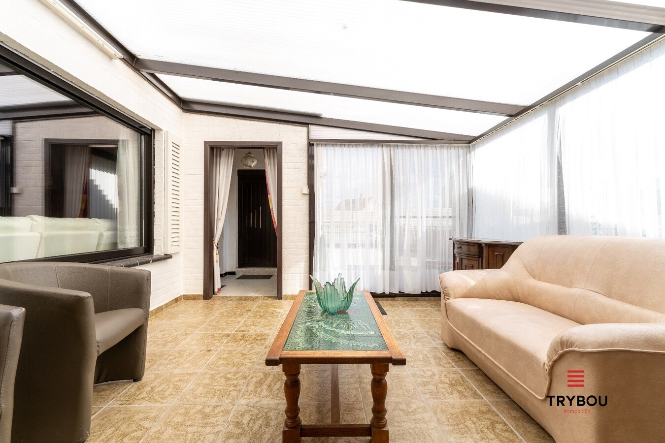 Verrassend ruime woning aan de rand van Houthulst op ruim perceel van 720m². 