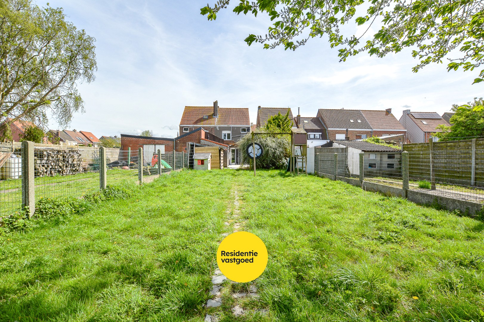 Gerenoveerde woning met 3 slaapkamers te huur nabij Centrum Oudenburg. 