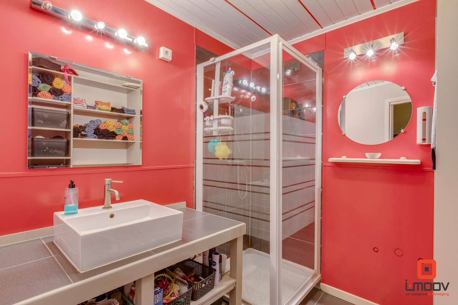 Landelijk gelegen woning met veel potentieel. 