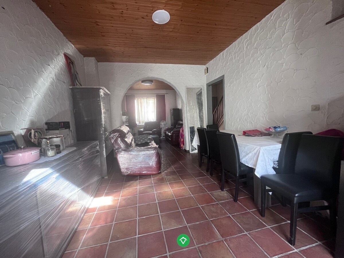 Comfortabel, op te knappen woonhuis met zonnige tuin, welgelegen in rustige buurt. 