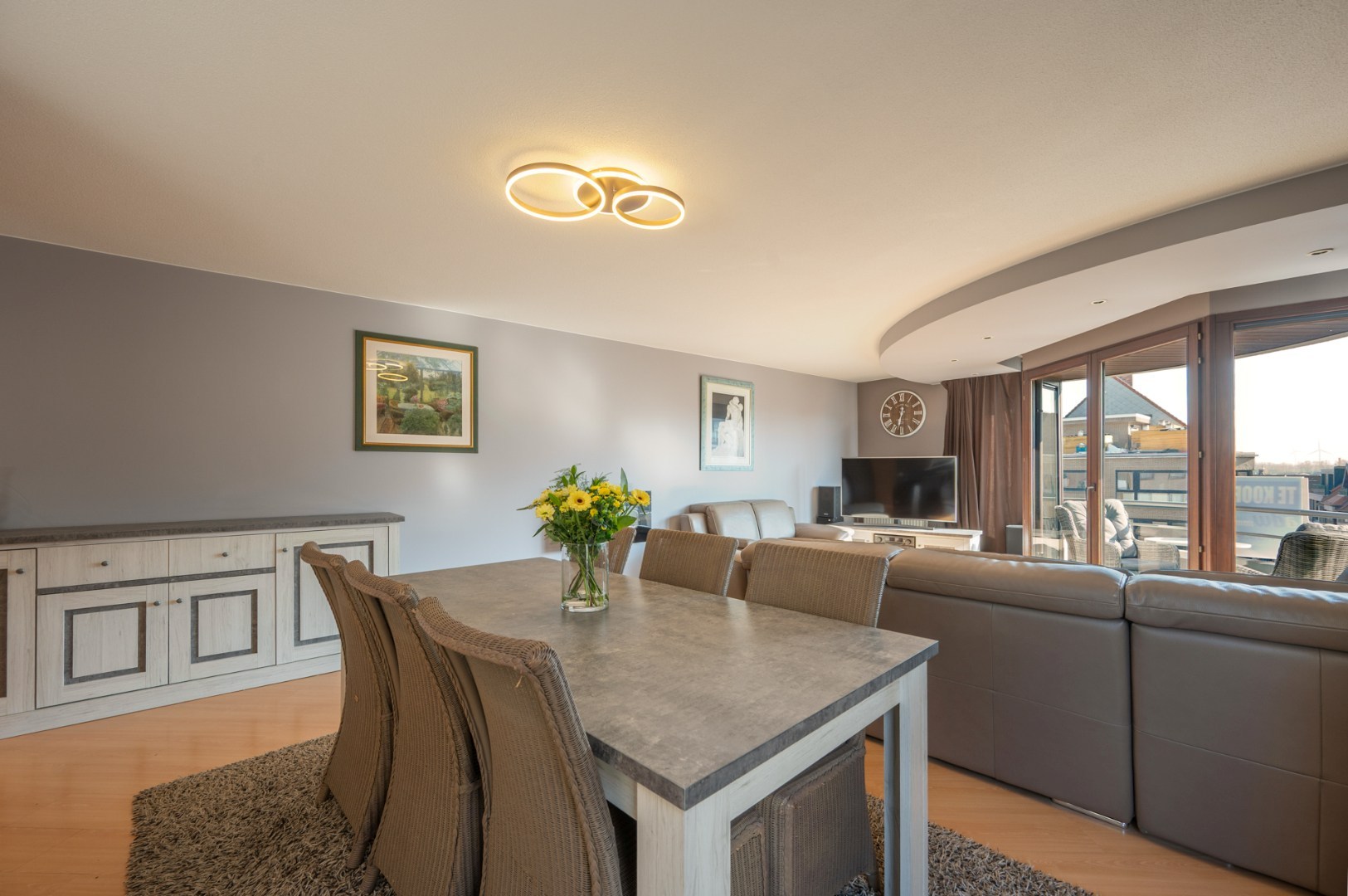 Uiterst ruim appartement met 3 slaapkamers en 2 badkamers 