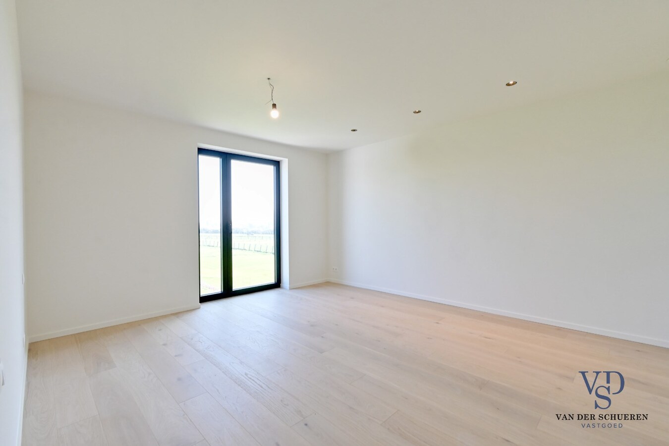 IN OPTIE ! Half Open Bebouwing met afzonderlijke garage 