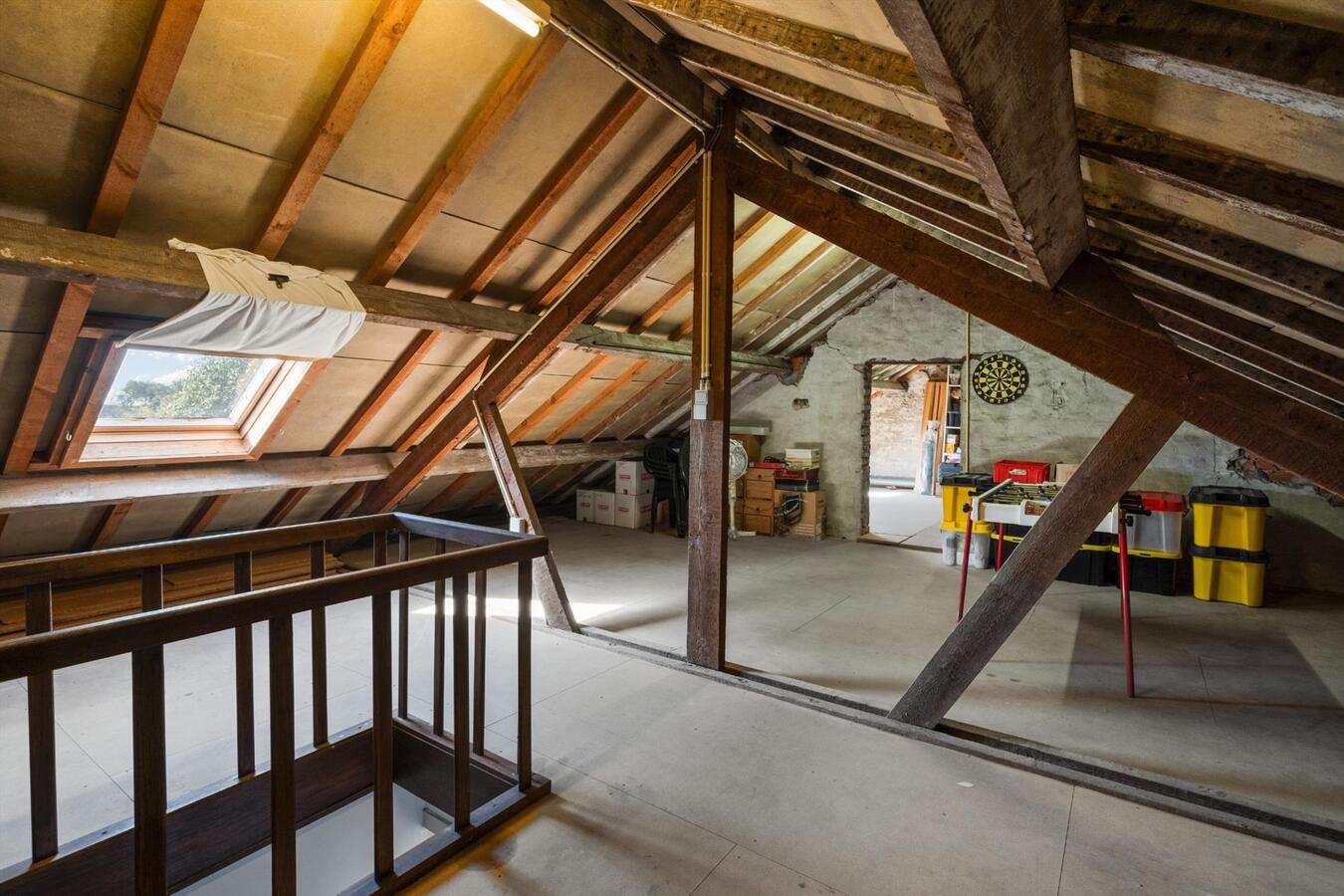 Ruime halfopen woning met 5 slaapkamers in het Centrum van Houthulst 