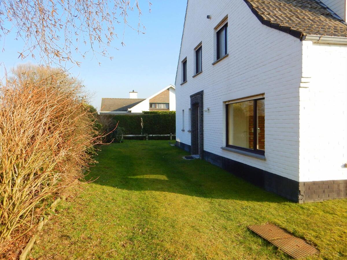 Charmante half-open woning op rustige ligging 