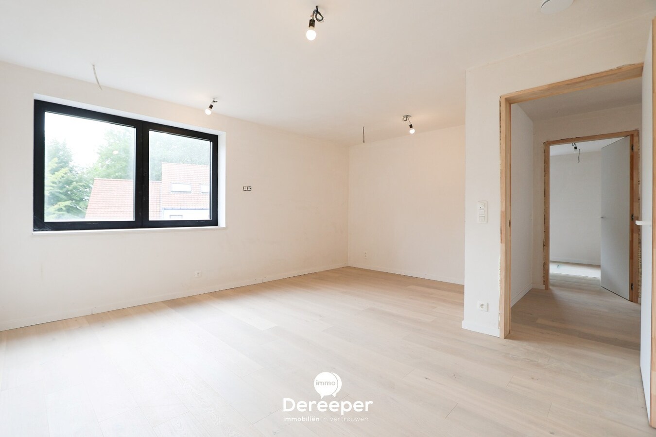 Nieuwbouwwoning met 4 slaapkamers op een uitstekende ligging in centrum Jabbeke 
