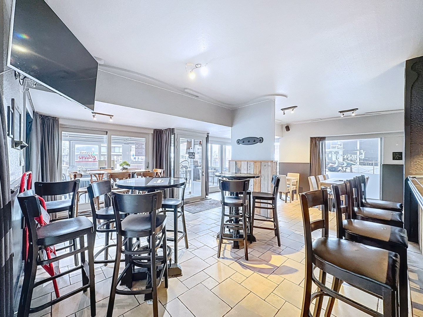 Uiterst gunstig gelegen horecazaak/handelspand 