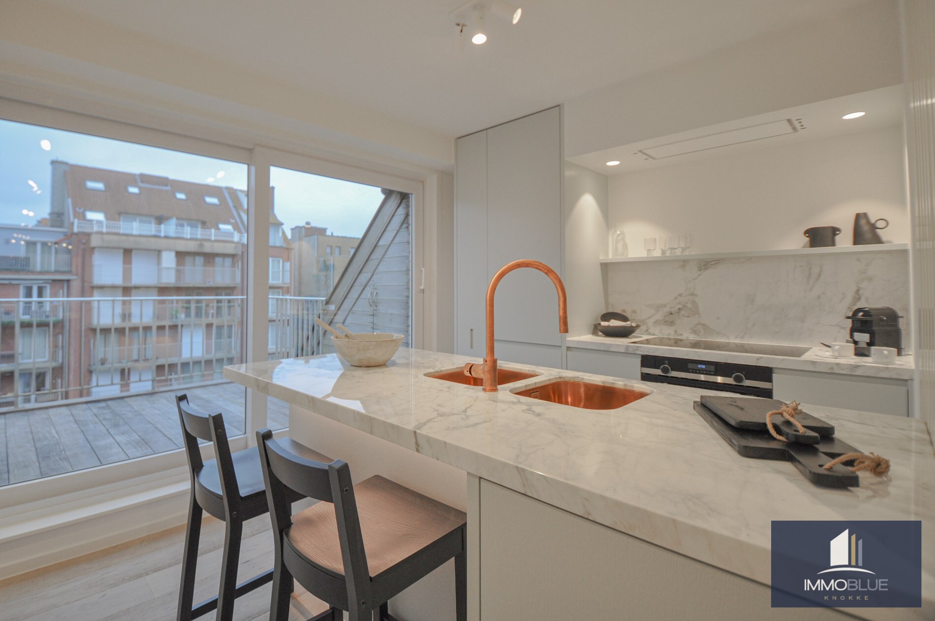 Appartement entièrement rénové avec deux grandes terrasses. 