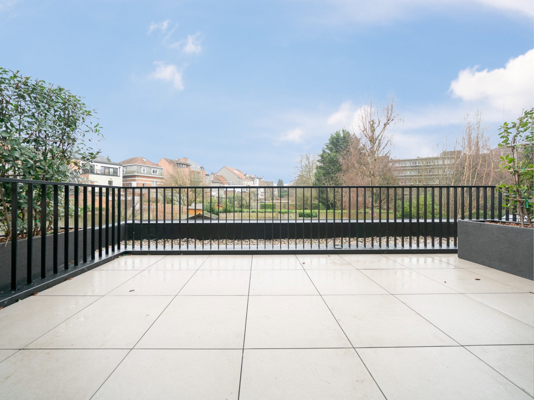 Nieuwbouw 1-kamer appartement met parking, kelder &amp; terras 