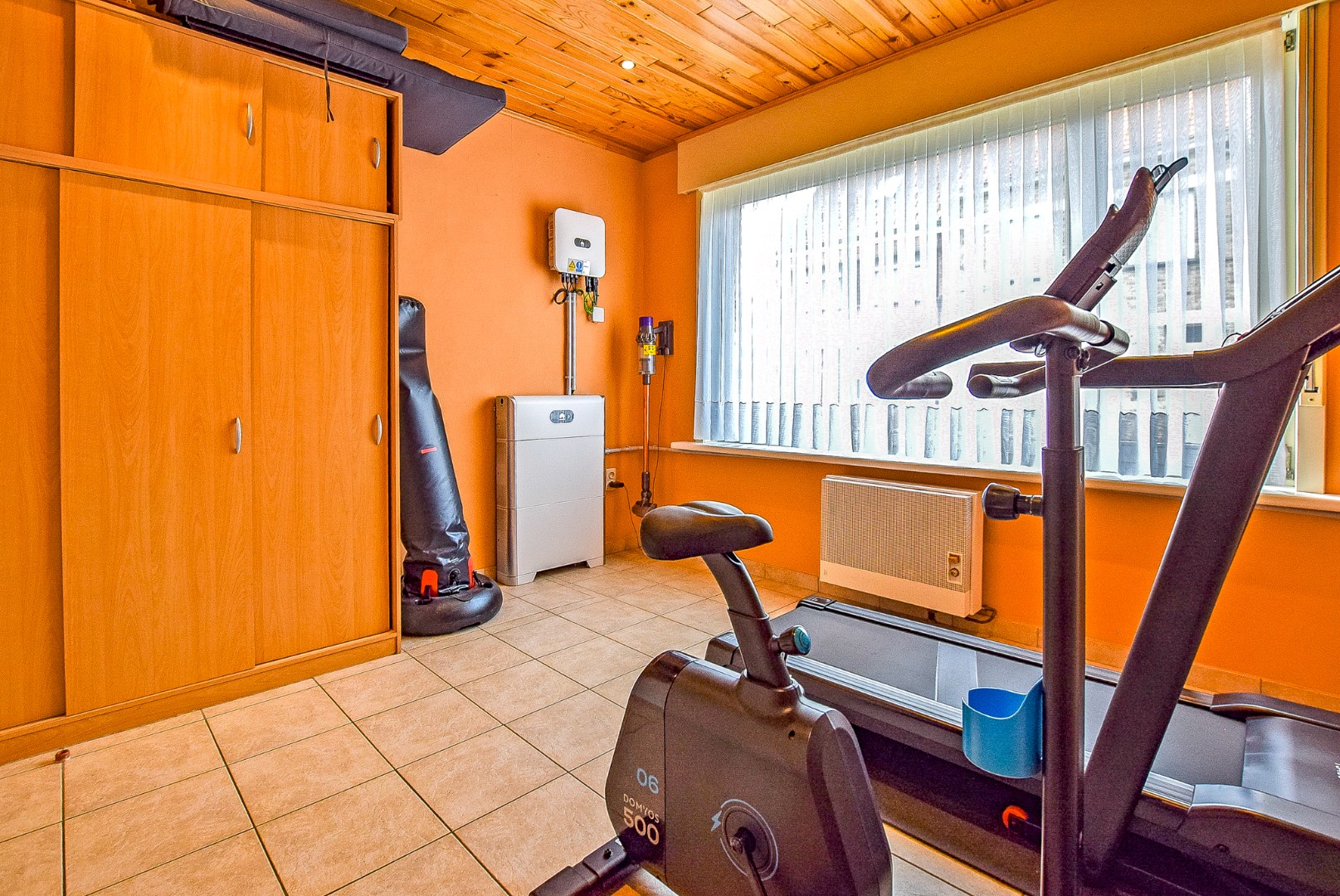 Ruime woning met prachtige verzichten, 5 slaapkamers en dubbele garage. 