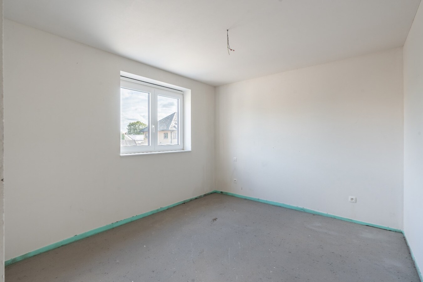 Appartement met twee slaapkamers, ruim terras en garage. 