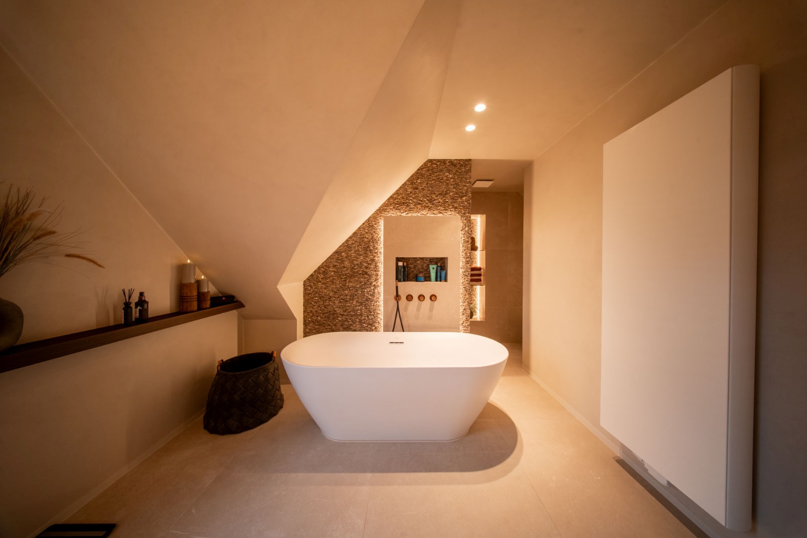 Verrassend luxueus afgewerkte woning met tuin en garage 