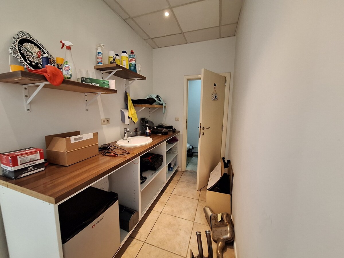 Centraal gelegen handelspand te Genk 