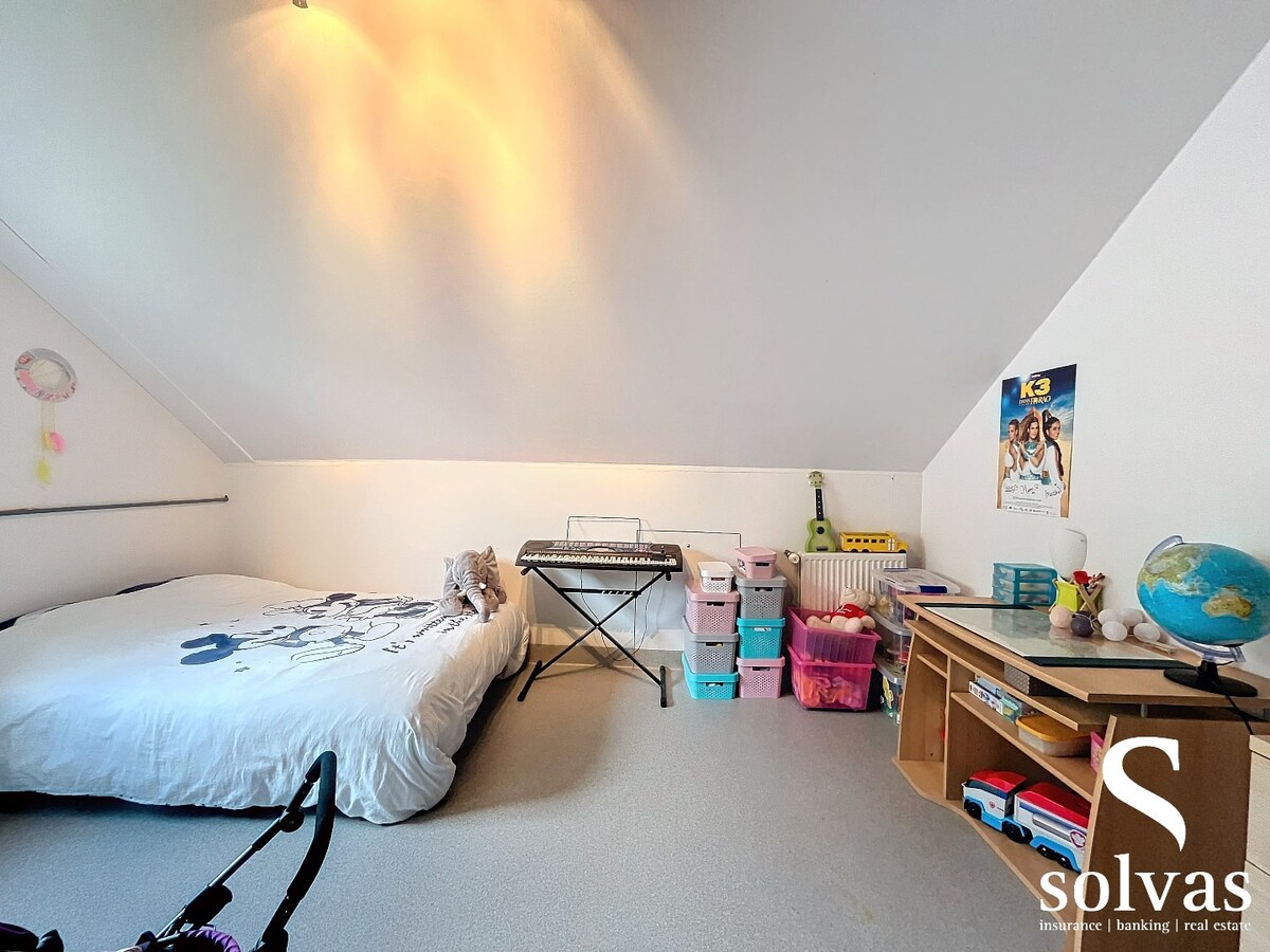 RUIM DAKAPPARTEMENT MET 2 SLAAPKAMERS! 