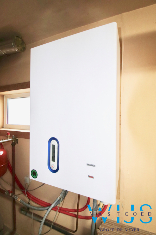 Ruime gezinswoning met 5 slaapkamers &amp; ZUIDgerichte tuin te Zelzate! 